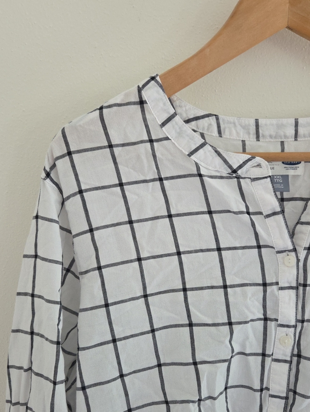 Old Navy White Button-Front Windowpane Blouse